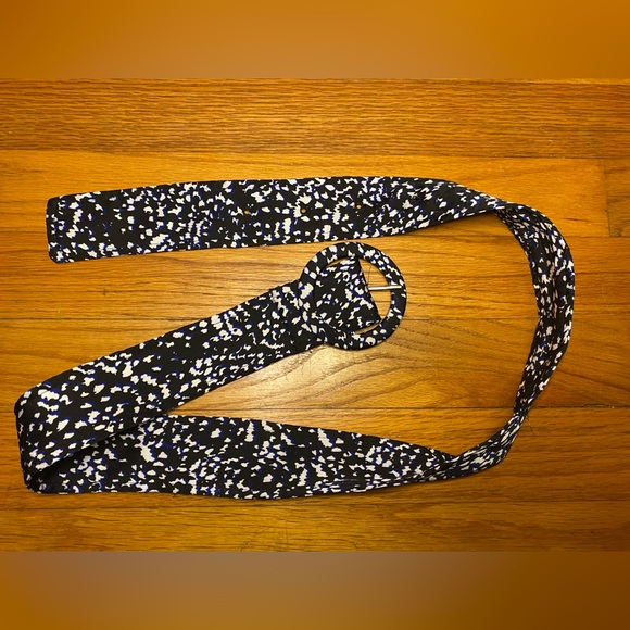 EXPRESS silky shortie super high rise shorts w/belt size 8 NWT - Picture 10 of 10